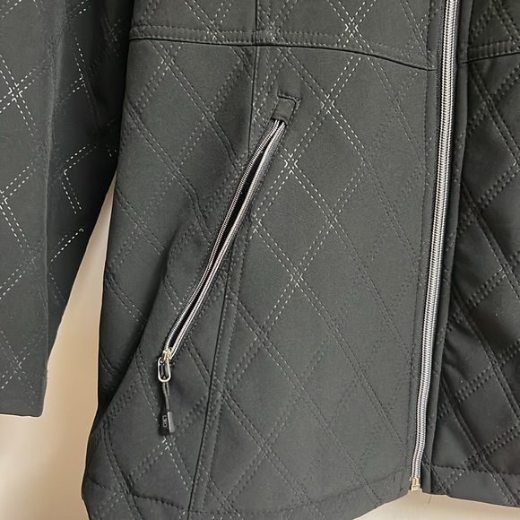 Women’s raincoat with hoodie - Picture 2 of 3